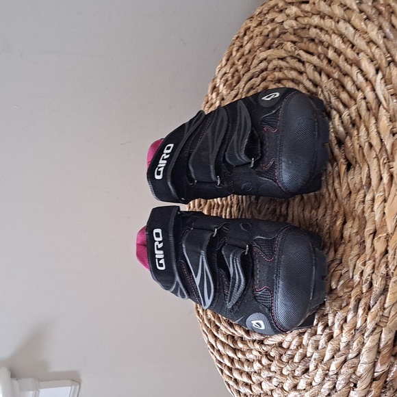 GIRO Womens Mountain Bike/Indoor Cycling Shoes Black/Pink Clips US8.25/EU40‎